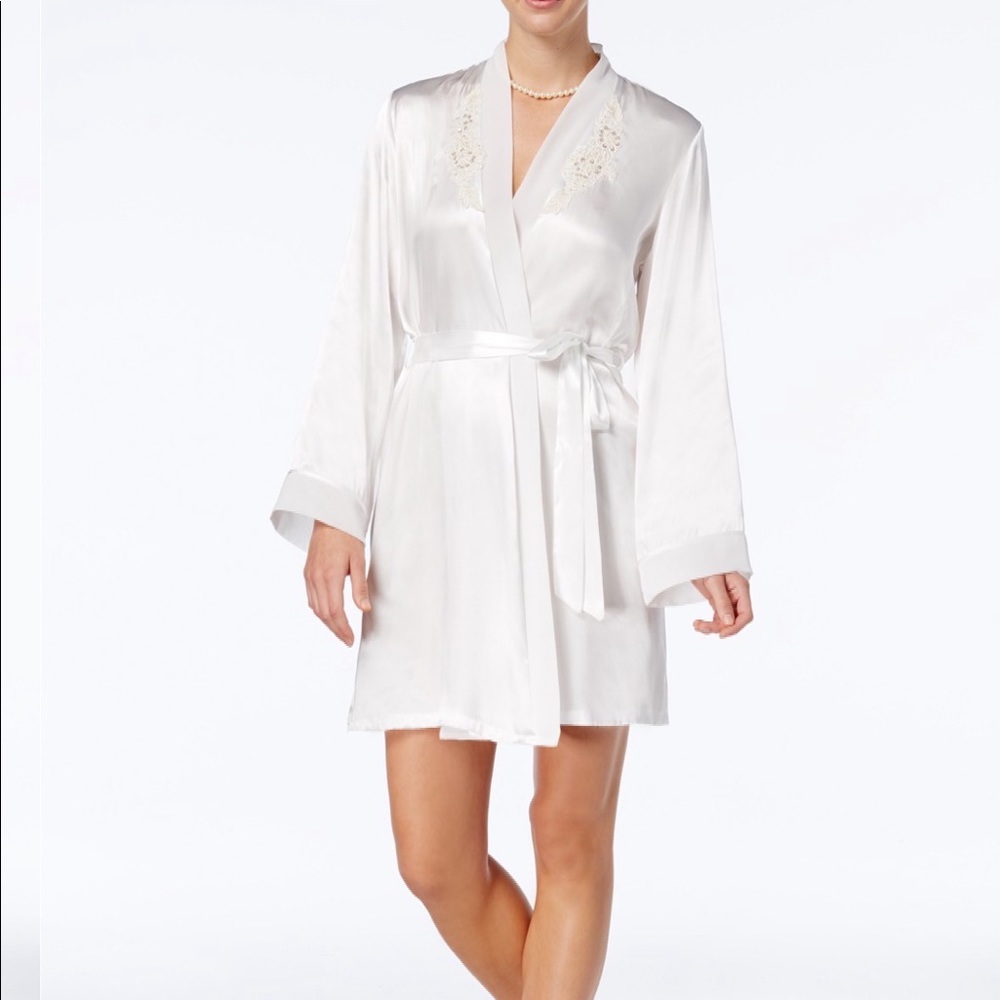 NWT Linea Donatella White Satin Lace Bridal Wrap Robe S/M